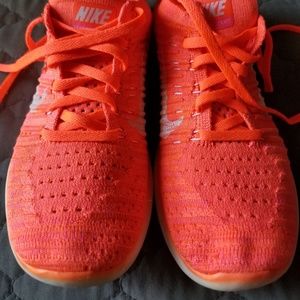 Nike running tennis shoes